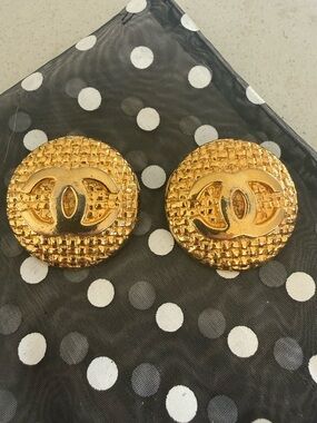 Vintage CHANEL Clip On Earrings